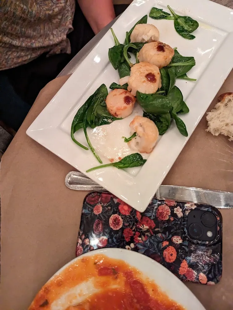 Grilled Scallops with Garlic Sauce